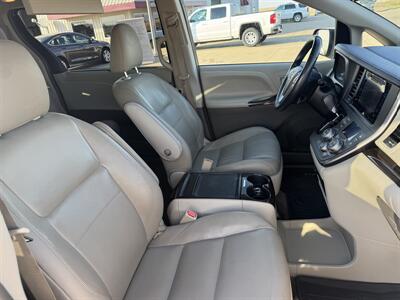 2017 Toyota Sienna XLE 8-Passenger   - Photo 15 - Lone Tree, IA 52755