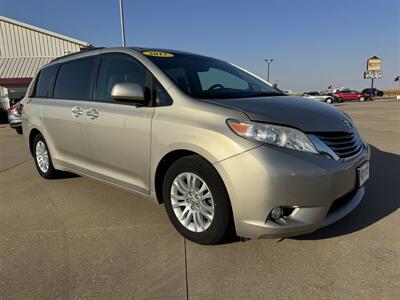 2017 Toyota Sienna XLE 8-Passenger   - Photo 2 - Lone Tree, IA 52755
