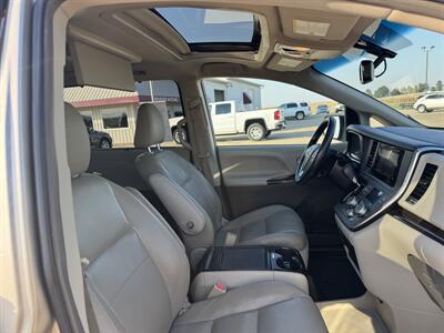 2017 Toyota Sienna XLE 8-Passenger   - Photo 17 - Lone Tree, IA 52755