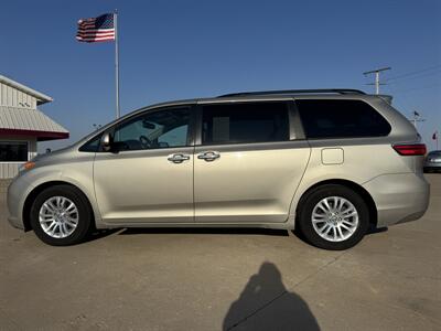 2017 Toyota Sienna XLE 8-Passenger   - Photo 3 - Lone Tree, IA 52755