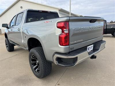 2025 Chevrolet Silverado 1500 LT Crew 4x4  6 " Rough Country Lift - Photo 5 - Lone Tree, IA 52755