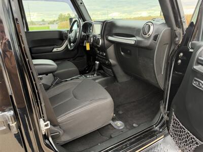 2018 Jeep Wrangler JK Unlimited Sahara 4x4 - Photo 14 - Lone Tree, IA 52755