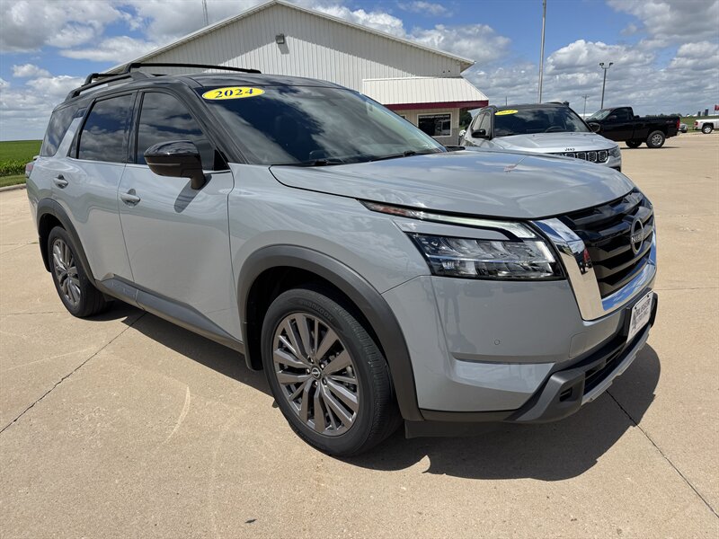 2024 Nissan Pathfinder SL  AWD