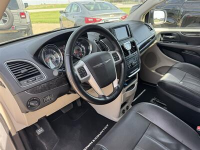 2015 Chrysler Town & Country Touring-L   - Photo 8 - Lone Tree, IA 52755