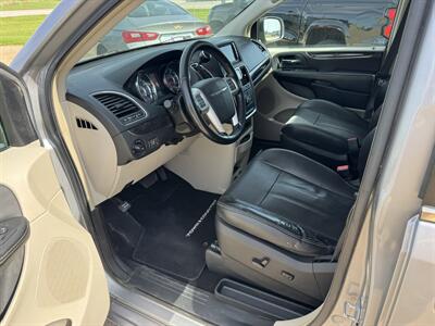 2015 Chrysler Town & Country Touring-L   - Photo 10 - Lone Tree, IA 52755