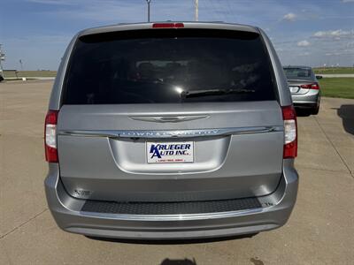 2015 Chrysler Town & Country Touring-L   - Photo 17 - Lone Tree, IA 52755