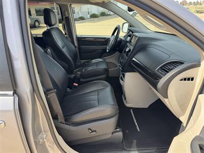 2015 Chrysler Town & Country Touring-L   - Photo 15 - Lone Tree, IA 52755