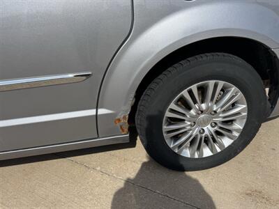 2015 Chrysler Town & Country Touring-L   - Photo 18 - Lone Tree, IA 52755