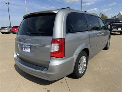2015 Chrysler Town & Country Touring-L   - Photo 6 - Lone Tree, IA 52755