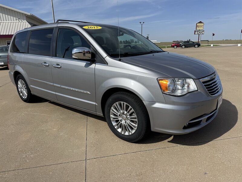 2015 Chrysler Town & Country Touring-L