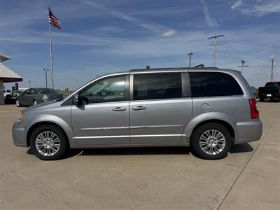 2015 Chrysler Town & Country Touring-L   - Photo 4 - Lone Tree, IA 52755