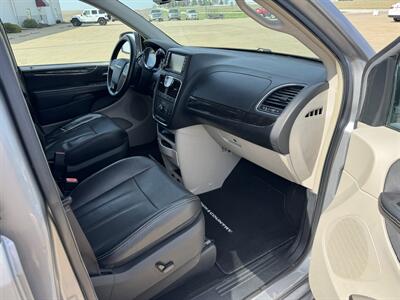2015 Chrysler Town & Country Touring-L   - Photo 14 - Lone Tree, IA 52755