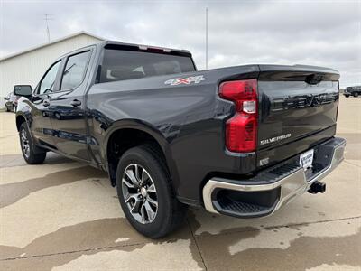 2022 Chevrolet Silverado 1500 LT  Crew Cab 4x4 - Photo 6 - Lone Tree, IA 52755