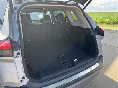 2023 Nissan Rogue SV  AWD  "Premium Package " - Photo 17 - Lone Tree, IA 52755
