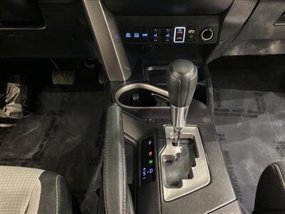 2018 Toyota RAV4 Hybrid XLE   - Photo 14 - Mesa, AZ 85201