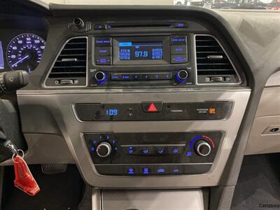 2015 Hyundai SONATA SE   - Photo 13 - Mesa, AZ 85201