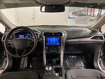 2020 Ford Fusion Hybrid SE   - Photo 11 - Mesa, AZ 85201