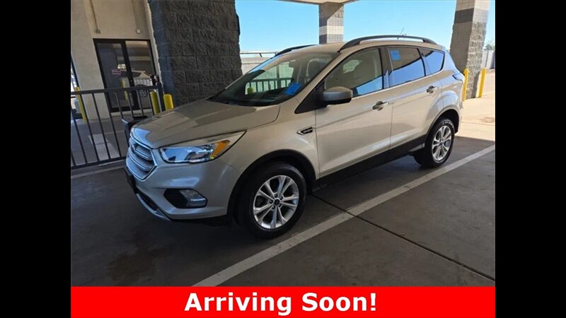 2018 Ford Escape SE   - Photo 1 - Mesa, AZ 85201