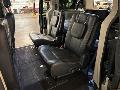 2014 Chrysler Town & Country Touring   - Photo 8 - Mesa, AZ 85201