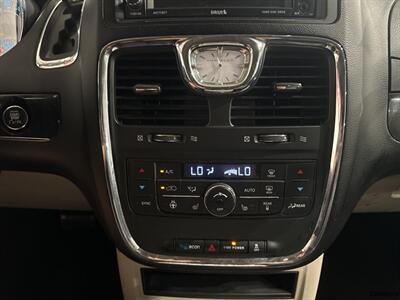 2014 Chrysler Town & Country Touring   - Photo 13 - Mesa, AZ 85201