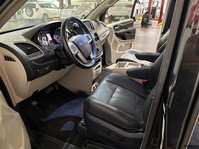 2014 Chrysler Town & Country Touring   - Photo 7 - Mesa, AZ 85201