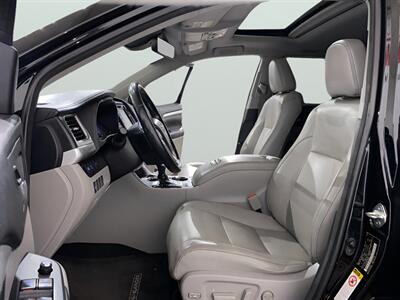 2018 Toyota Highlander XLE   - Photo 10 - Mesa, AZ 85201