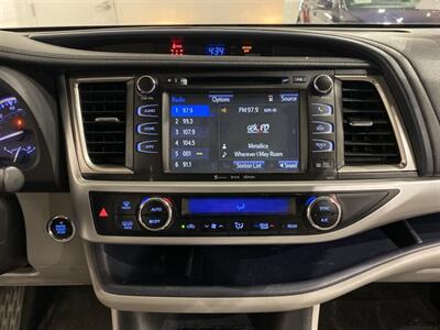 2018 Toyota Highlander XLE   - Photo 17 - Mesa, AZ 85201