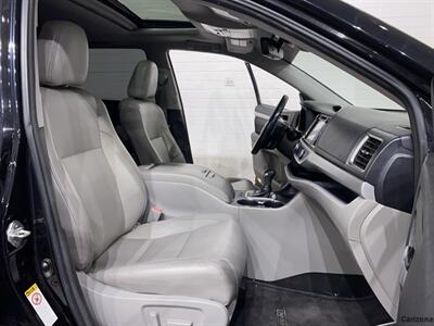 2018 Toyota Highlander XLE   - Photo 11 - Mesa, AZ 85201