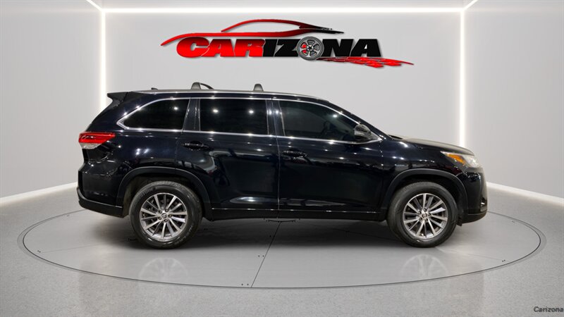 2018 Toyota Highlander XLE   - Photo 1 - Mesa, AZ 85201