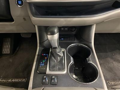 2018 Toyota Highlander XLE   - Photo 18 - Mesa, AZ 85201