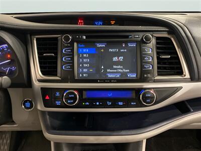 2018 Toyota Highlander XLE   - Photo 17 - Mesa, AZ 85201