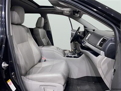 2018 Toyota Highlander XLE   - Photo 11 - Mesa, AZ 85201