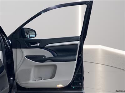 2018 Toyota Highlander XLE   - Photo 12 - Mesa, AZ 85201
