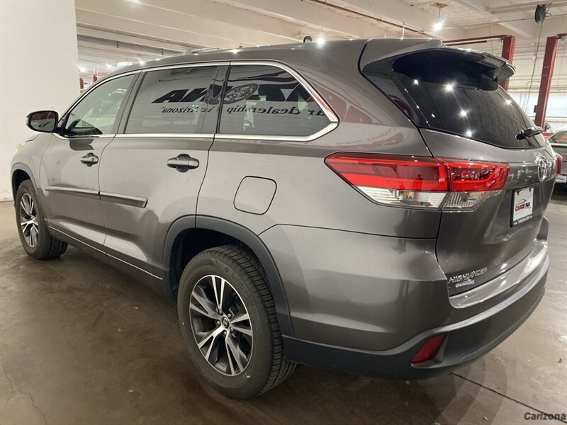 2017 Toyota Highlander LE - Photo 6 - Mesa, AZ 85201
