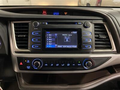 2017 Toyota Highlander LE - Photo 17 - Mesa, AZ 85201