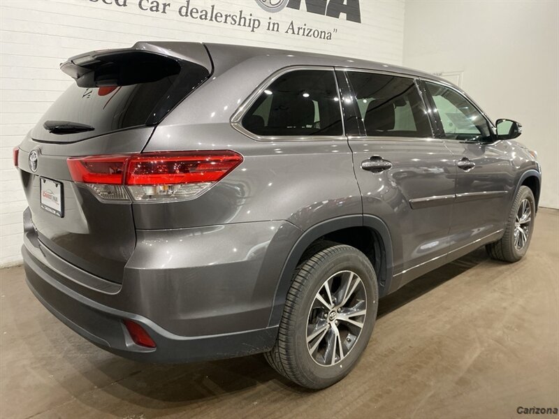 2017 Toyota Highlander LE - Photo 3 - Mesa, AZ 85201