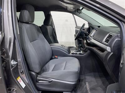 2017 Toyota Highlander LE - Photo 11 - Mesa, AZ 85201