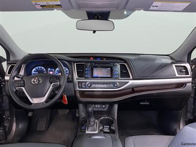 2017 Toyota Highlander LE   - Photo 15 - Mesa, AZ 85201
