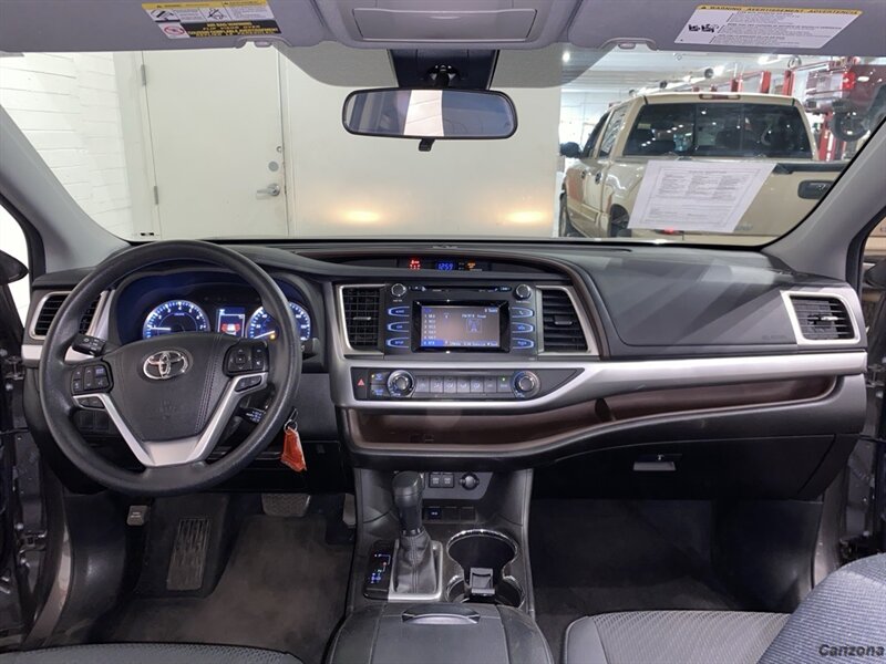 2017 Toyota Highlander LE - Photo 15 - Mesa, AZ 85201