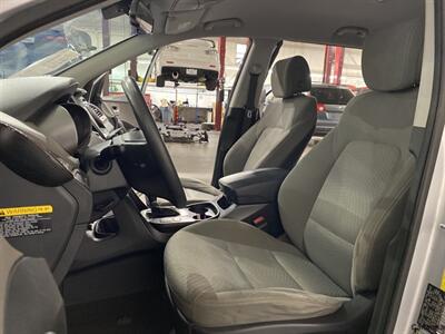 2017 Hyundai SANTA FE SE   - Photo 9 - Mesa, AZ 85201