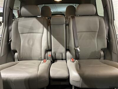 2013 Toyota Highlander   - Photo 10 - Mesa, AZ 85201