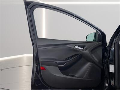 2015 Ford Focus SE   - Photo 9 - Mesa, AZ 85201