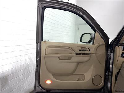 2014 Cadillac Escalade Luxury   - Photo 9 - Mesa, AZ 85201