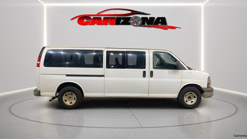 2016 Chevrolet Express Passenger LS's photo
