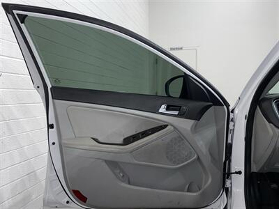 2015 Kia Optima EX   - Photo 9 - Mesa, AZ 85201