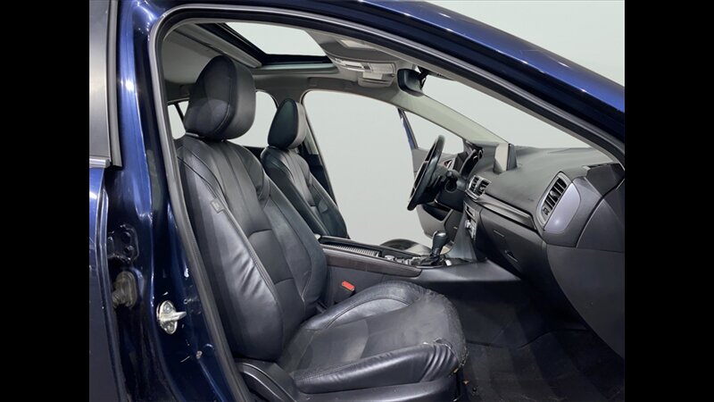 2017 Mazda Mazda3 Grand Touring - Photo 12 - Mesa, AZ 85201