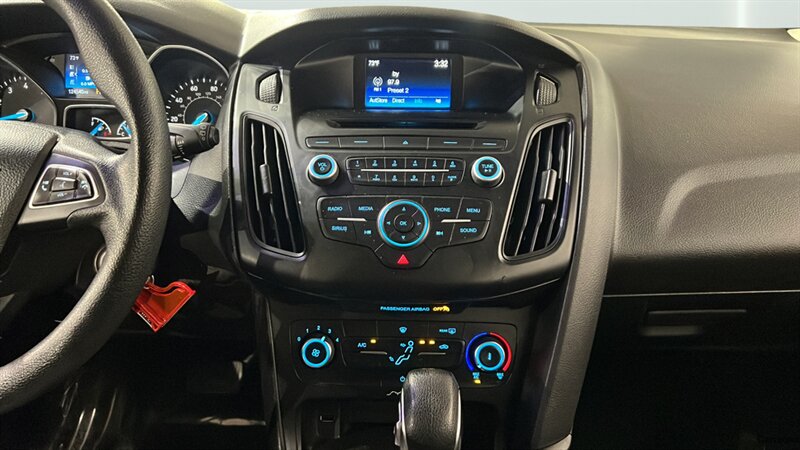 2017 Ford Focus SE - Photo 15 - Mesa, AZ 85201