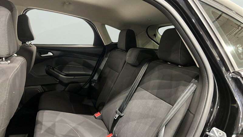 2017 Ford Focus SE - Photo 33 - Mesa, AZ 85201