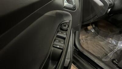 2017 Ford Focus SE - Photo 19 - Mesa, AZ 85201