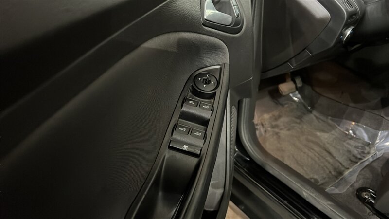 2017 Ford Focus SE - Photo 19 - Mesa, AZ 85201